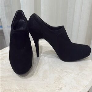 STUART WEITZMAN Sleek Black Stiletto genuine suede shoe booties